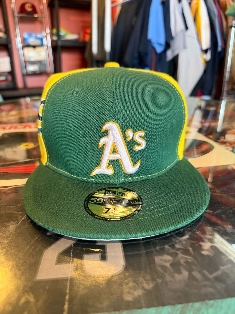 New Era Oakland Athletics 59FIFTY Fitted Hat Size 7 1/4 Green Yellow